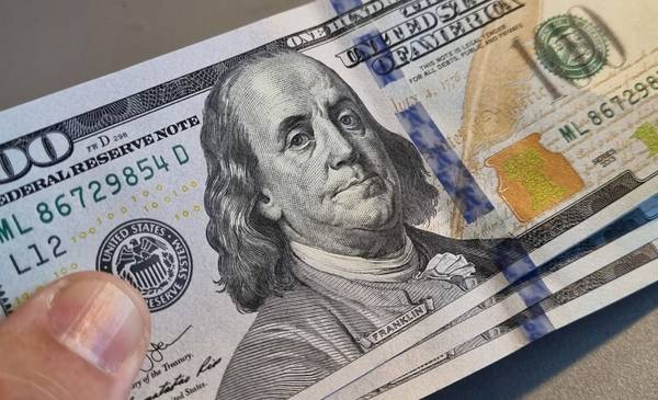 Qué significa la "intervención del dólar" del Gobierno