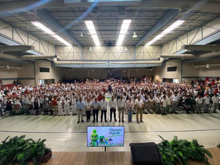Regresan a clases más de 530 mil estudiantes en San Luis