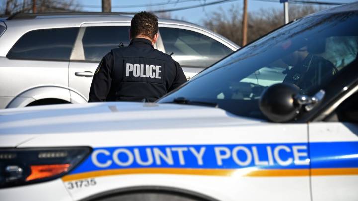 FOX45: Gunman sought after shooting, robbery near Shops of Kenilworth in Towson