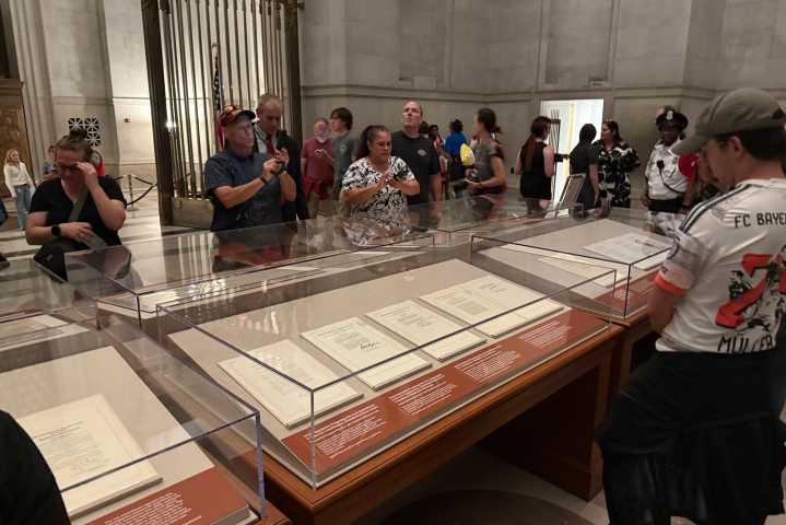 Display of the Constitution at National Archives extended due to public interest