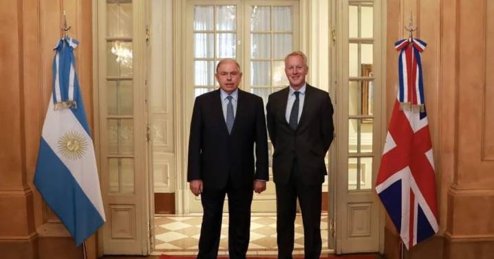 Quién es el nuevo embajador de Reino Unido en Argentina: ya presentó sus credencial al canciller Gerardo Werthein
