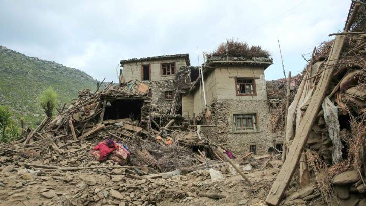 Afganistán no cesa en los rescates tras el devastador seísmo que deja más de 800 muertos