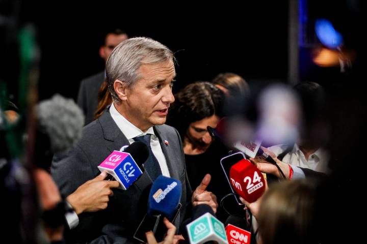 Kast apunta contra gestión de Jara por cifras de desempleo en el debate presidencial: “Hay que reconocer que cuando algo no funciona”