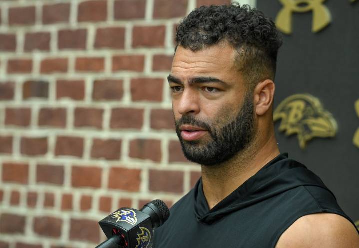 Ravens: Kyle Van Noy injures hamstring vs. Browns, ruled out