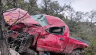 Muere tras caer en su pick up a un barranco