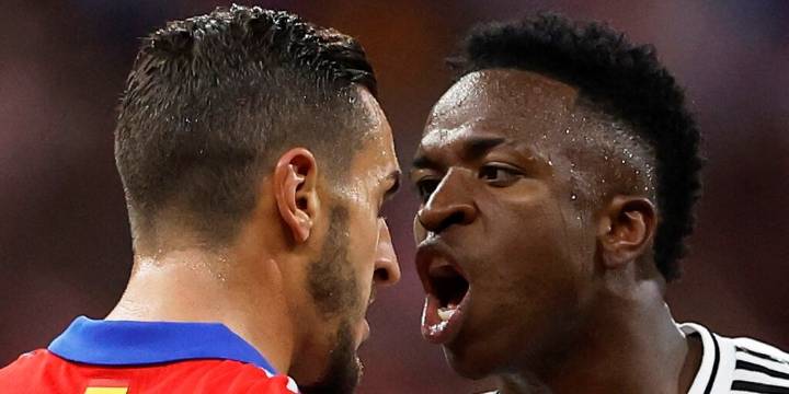 El tenso cruce verbal entre Koke y Vinícius en la goleada del Atlético sobre el Real en el clásico de Madrid: “Te come la tostada”