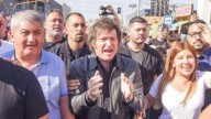 Salieron a la luz audios que confirman el uso de micros para llevar militantes al acto de Milei