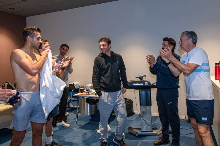 “¡Dale campeón!". El eufórico recibimiento de los compañeros de Copa Davis a Zeballos, en Países Bajos, tras la conquista del US Open