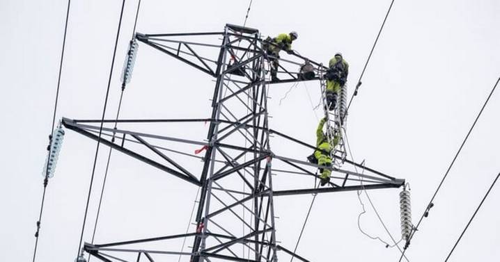 Live: Hundreds of Devon homes without power during weather warning