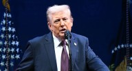 Charlie Kirk: Donald Trump promete que dará con los responsables del asesinato de activista en Utah 