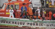 Rescatan una embarcación a la deriva con 50 inmigrantes a unos 111 km de Arrecife (Lanzarote)