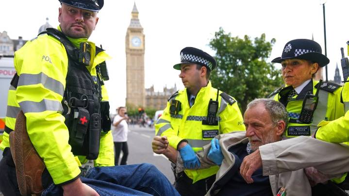 Police arrest almost 900 at London protest supporting banned group Palestine Action