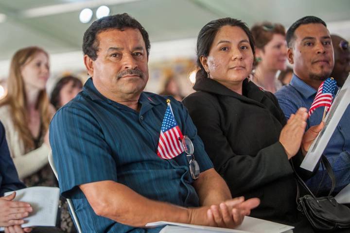 Trump immigration policies spark fear and faith at Spanish Catholic Masses