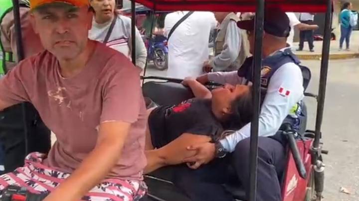 Morales: Conductora de motocicleta resultó herida tras colisionar con vehículo de carga