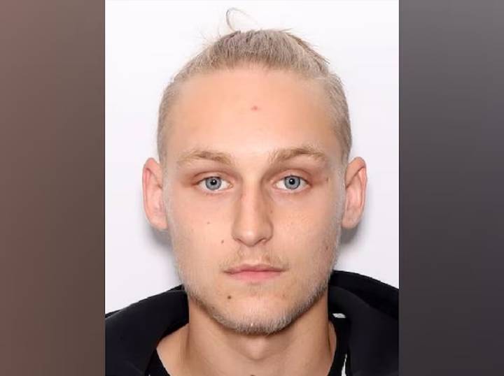 Buscan a joven de 19 años sospechoso de tiroteo mortal en autopista de Virginia