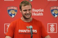 Florida Panthers' Aleksander Barkov injures leg in practice