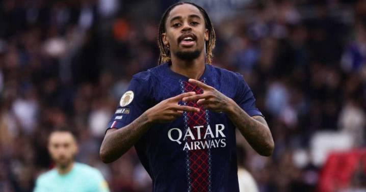 Barcola brilla con doblete y mantiene al PSG líder de la Ligue 1