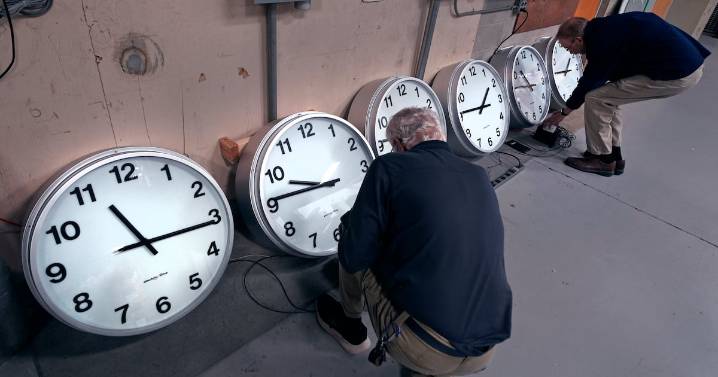 Seasonal clock changes increase obesity, stroke risk: study
