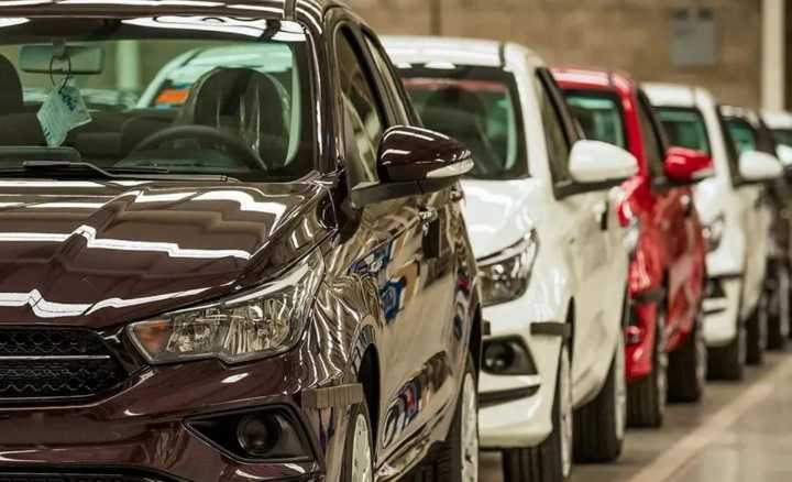 Por el salto del dólar aumentó este mes el precio de los autos
