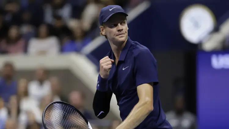 Jannik Sinner aplasta a Bublik en 81 minutos de tenis implacable