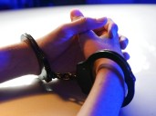 EE. UU. aprueba ley para juzgar como adultos a menores de 14 años por delitos violentos en Washington