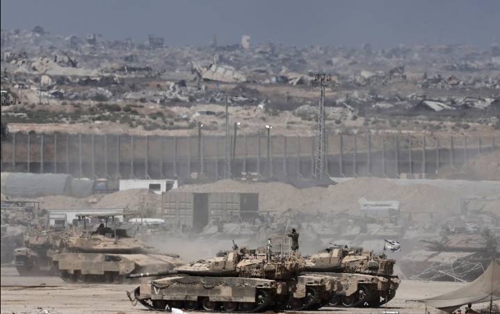 FOTOS: Israel intensifica preparativos en la frontera con Gaza; moviliza a miles de reservistas