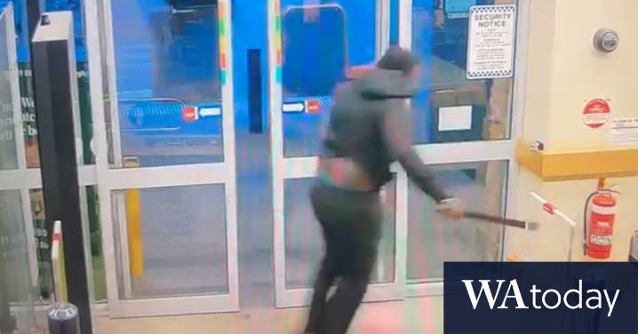 Video: CCTV captures man threatening staff with machete at Fawkner Dan Murphy's