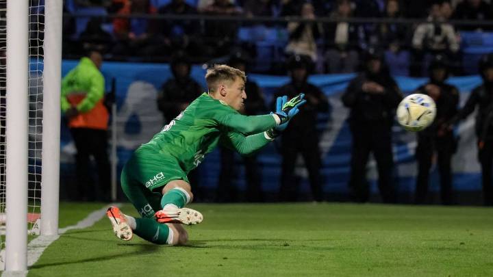 Benedetto erró un penal insólito y Belgrano goleó 3-0 a Newell's por el Torneo Clausura 2025