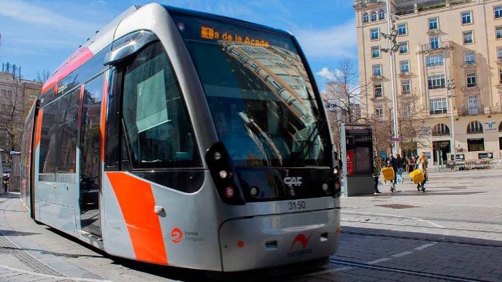 Los trabajadores del tranvía de Zaragoza harán huelga y afecta al día de la Ofrenda de Flores