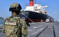 Procesan a funcionario por complicidad en desembarque de buques con huachicol fiscal