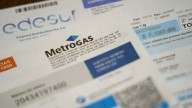 El Gobierno estableció un aumento en el precio mayorista del gas y una baja en el de la electricidad: cómo impactarán en las facturas de octubre