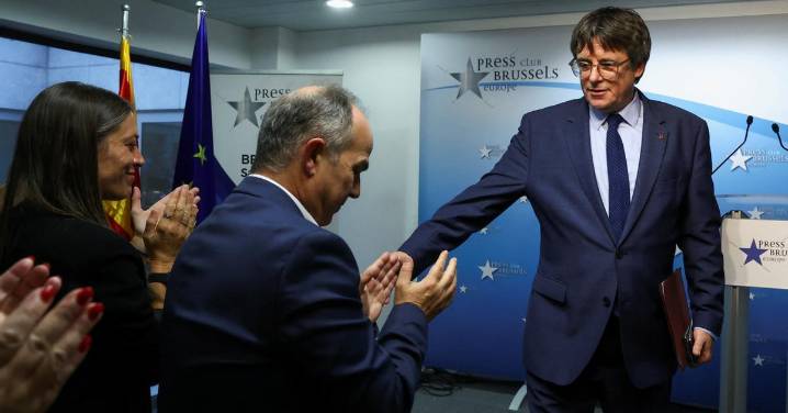 Juntos y PSOE intentan limar relaciones en Suiza con la amenaza de rotura