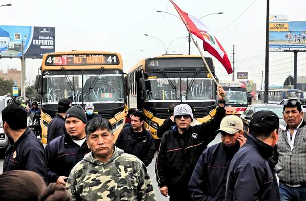 TRANSPORTISTAS OTORGAN UNA SEMANA DE PLAZO A EJECUTIVO PARA FRENAR LA INSEGURIDAD