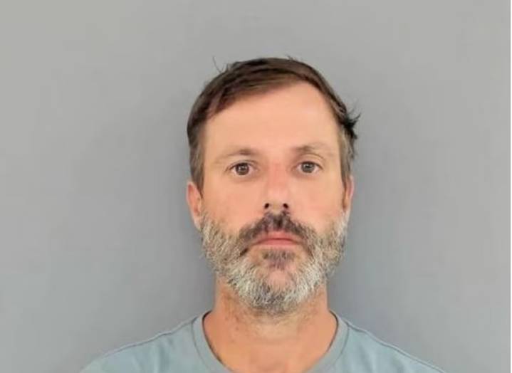 Descubren cadáver de exrecluso en una propiedad agrícola en Mississippi