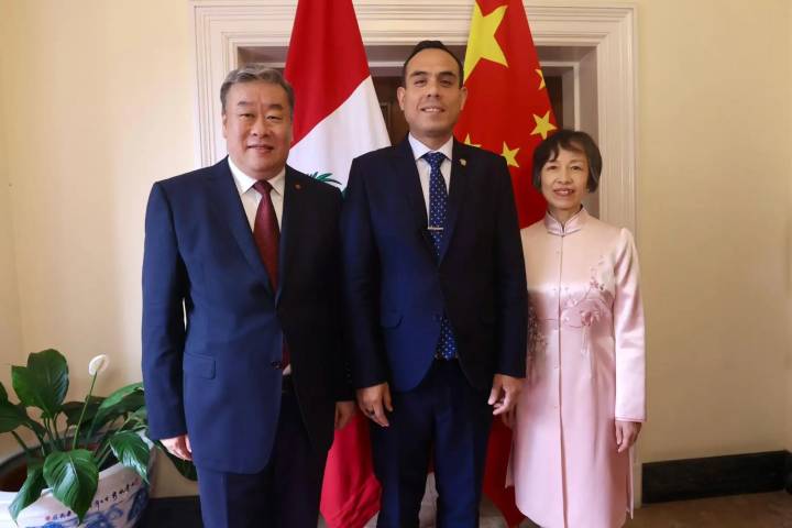 Presidente del Congreso resalta larga historia de amistad entre Perú y China