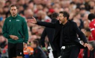 Me insultaron durante 90 minutos, dice Simeone tras la roja en Anfield