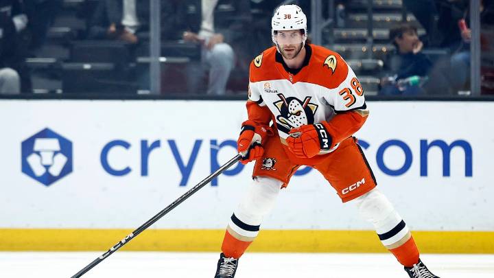 NHL Status Report: Harkins out 8 weeks for Ducks with upper