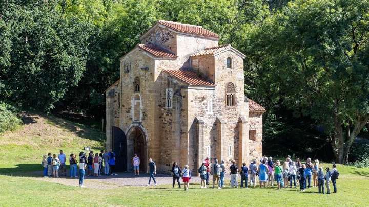 Una senda peatonal y un puente de piedra facilitarán la visita a los monumentos más emblemáticos del prerrománico asturiano: así será su trazado