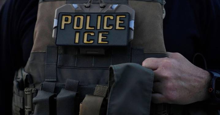 Instalación migratoria en el área de Chicago genera quejas por condiciones inhumanas