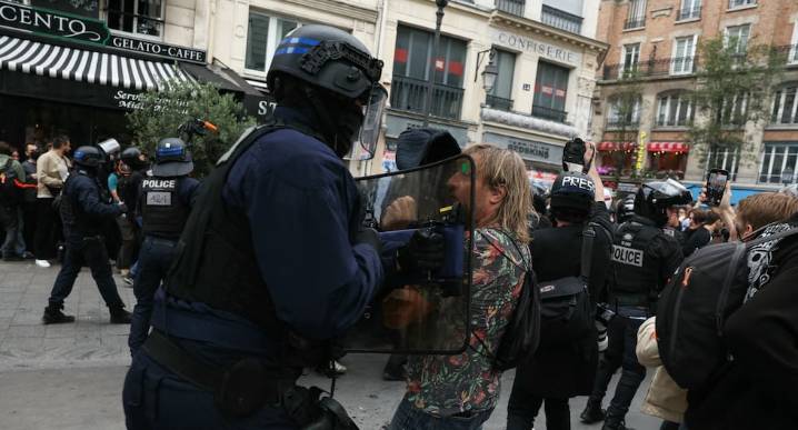 Francia: cerca de 200 detenidos en protestas contra ajustes presupuestarios