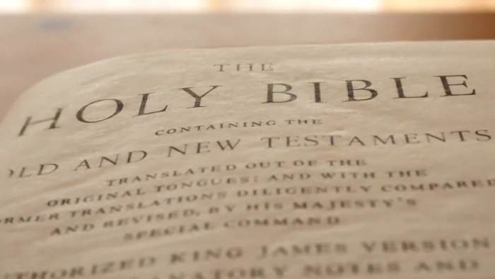 Texas families file new lawsuit to stop public school districts from displaying Ten Commandments