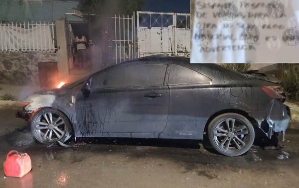Exnovio resentido incendia auto de exsuegros y deja mensaje amenazante