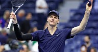 Jannik Sinner takes his U.S. Open title defense into the semifinals by beating Musetti