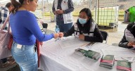 Cientos acuden a la UNAM para vacunarse contra el sarampión