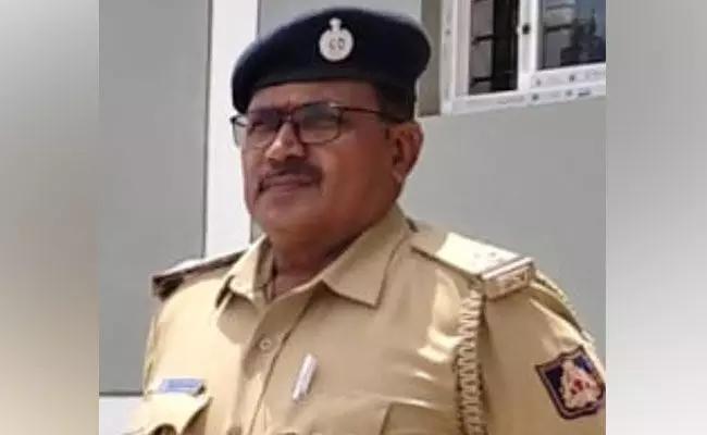 Ballari: APMC ASI Shrinivas Rao dies of heart attack while on dut...