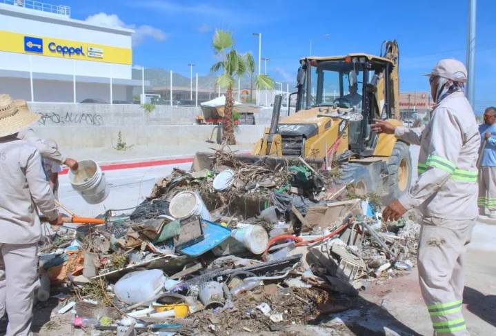 Refuerzan limpieza y retiro de cacharros en Vista Hermosa y Santa Rosa