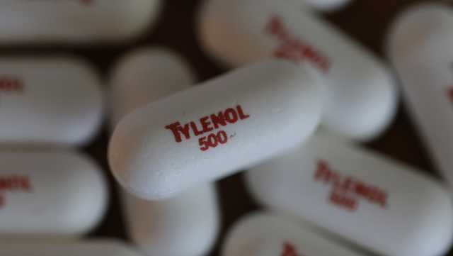 White House links Tylenol in pregnancy to autism; experts say evidence falls short