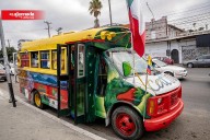 Emprendedora transforma calafia en “Chiva Colombiana” 