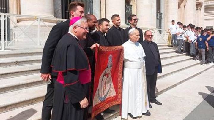 El obispo de Cartagena saluda al Papa León XIV en El Vaticano