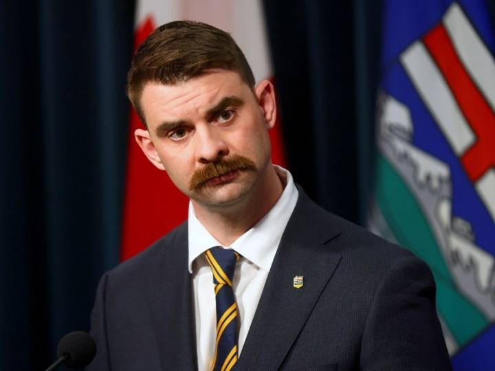 'Back to basics': Alberta to limit municipal property tax increases, eliminate conflicts